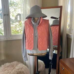 Lightweight sleeveless vest